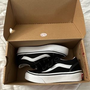 Vans Sneakers Toddler girls size 10.5 worn once and in great condition!!